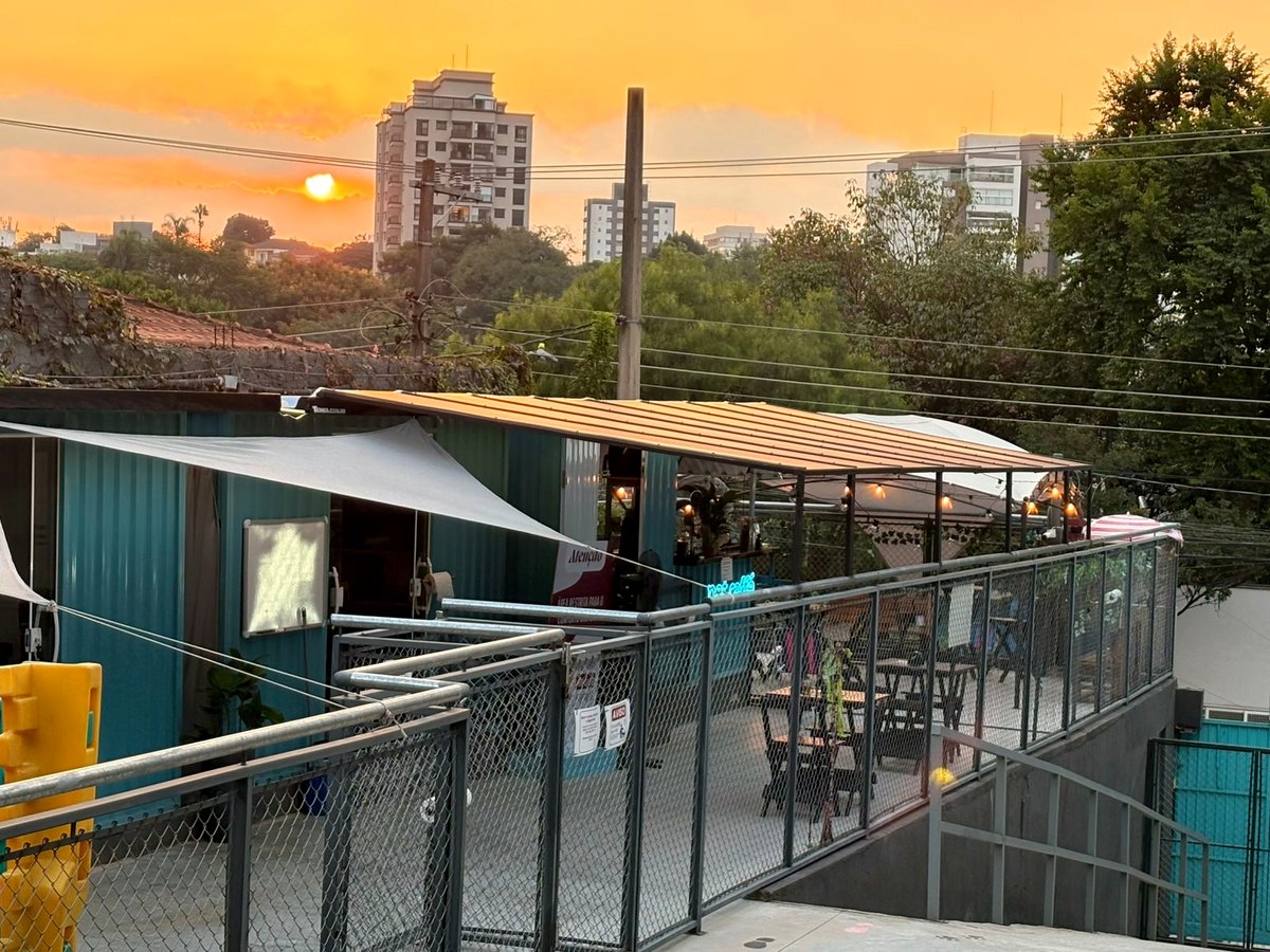 Pompet ao pôr do sol